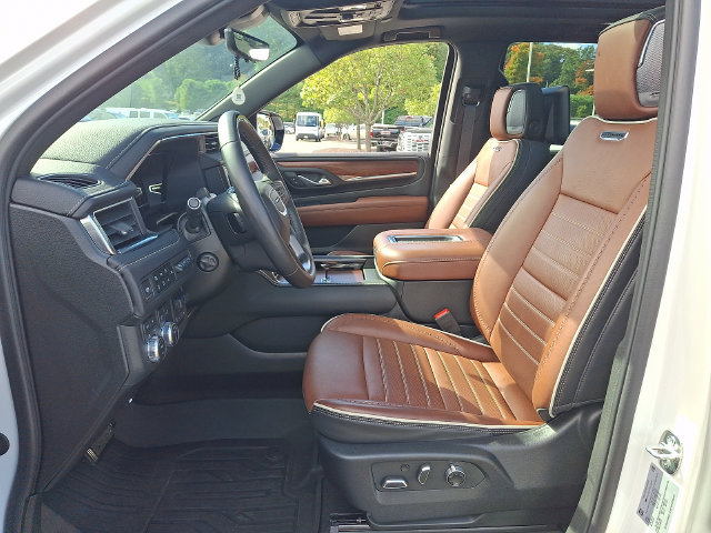 Used 2024 GMC Yukon Denali Ultimate AWD/4WD image 2