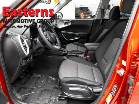 Used 2024 Kia Soul LX w/ Option Group 015 FWD image 14