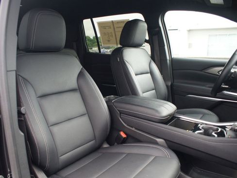 Used 2025 Chevrolet Traverse LT AWD/4WD image 21