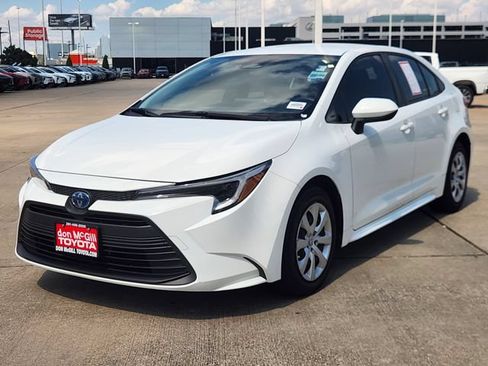 Certified 2024 Toyota Corolla LE FWD image 3