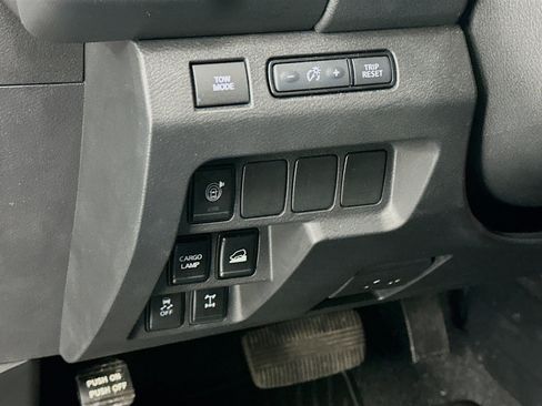 Used 2023 Nissan Frontier PRO-4X w/ Technology Package AWD/4WD image 17