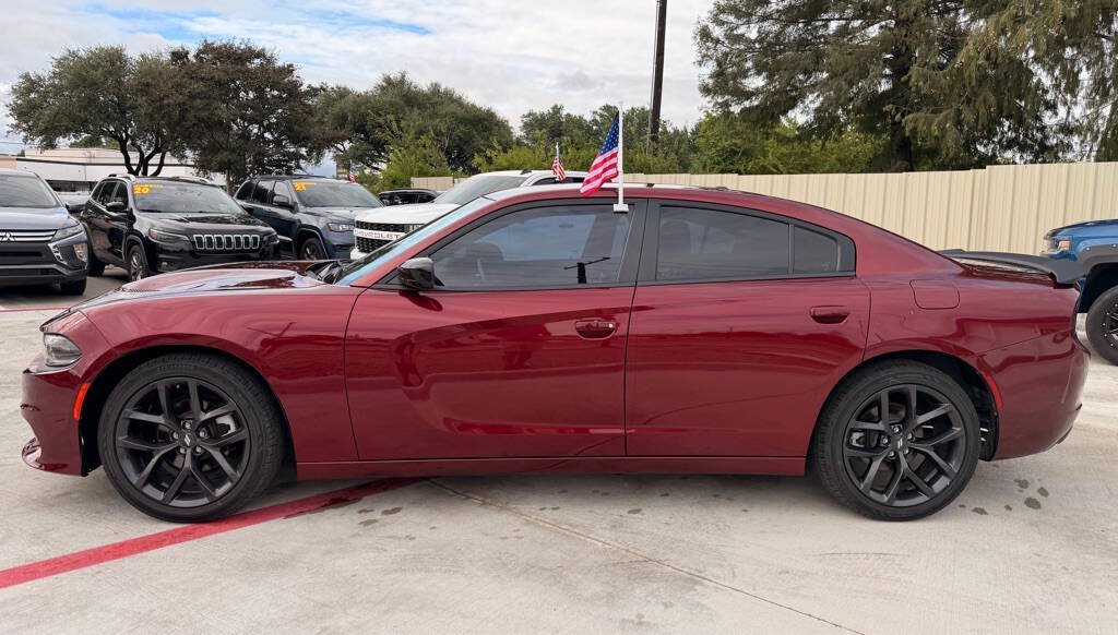 Used 2021 Dodge Charger SXT w/ Blacktop Package RWD image 2