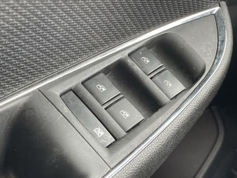 Used 2017 Chevrolet Cruze LT w/ Convenience Package image 18