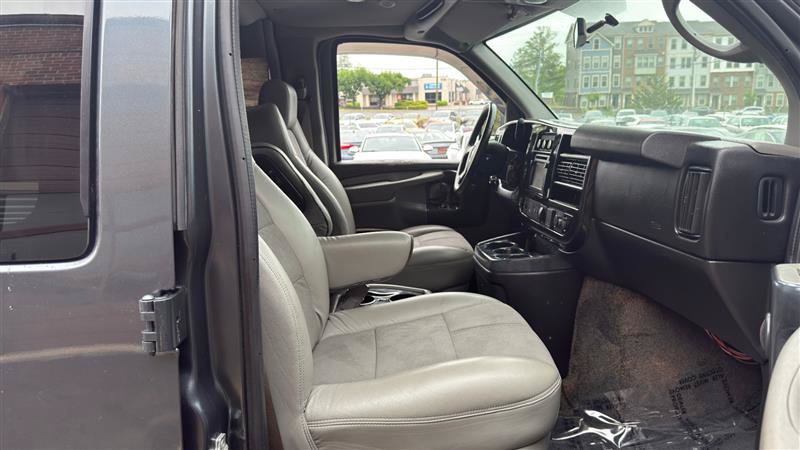 Used 2015 Chevrolet Express 2500 Extended RWD image 14