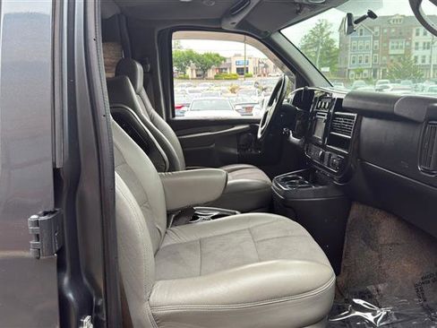 Used 2015 Chevrolet Express 2500 Extended RWD image 14