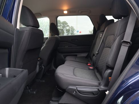 Used 2024 Nissan Pathfinder SV FWD image 10