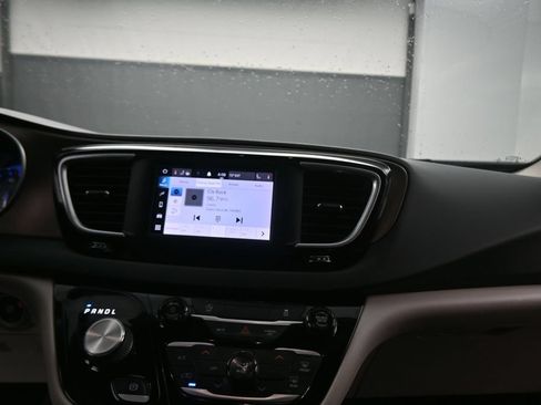 Used 2022 Chrysler Voyager LX FWD image 47