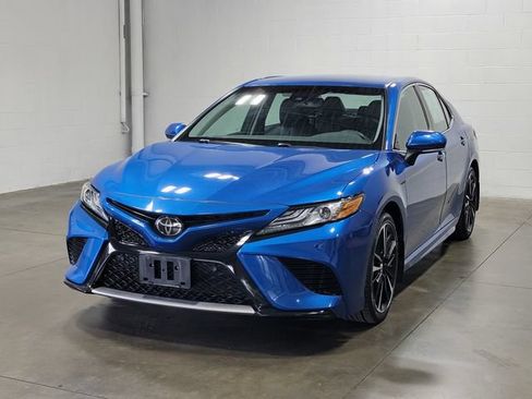 Used 2018 Toyota Camry XSE FWD image 2
