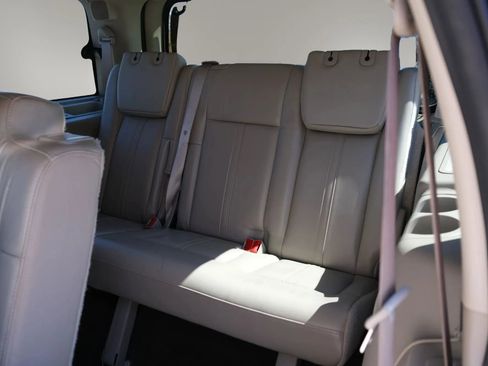 Used 2015 Lincoln Navigator 4WD image 23