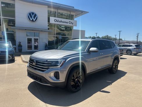 New 2026 Volkswagen Atlas SE FWD image 1
