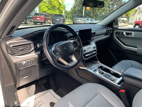 Used 2021 Ford Explorer XLT w/ Equipment Group 202A image 16