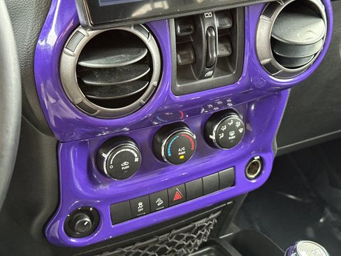 Used 2018 Jeep Wrangler Unlimited Sport S image 19