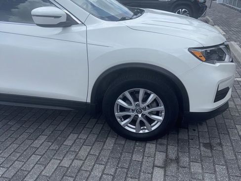 Used 2018 Nissan Rogue SV FWD image 4