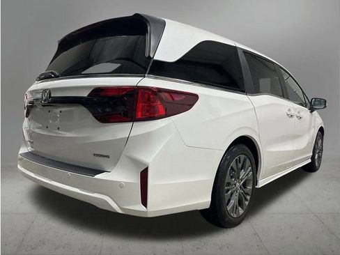 New 2026 Honda Odyssey Touring image 5