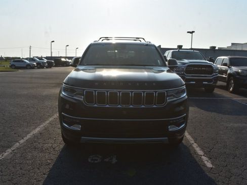Used 2023 Jeep Wagoneer Series II w/ Premium Group I AWD/4WD image 2