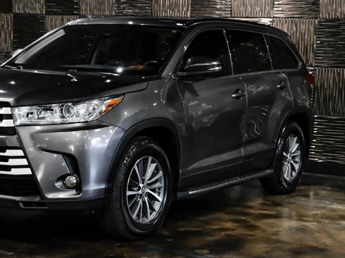 Used 2018 Toyota Highlander XLE FWD image 9