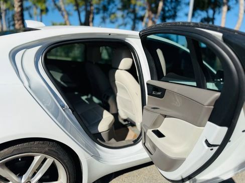 Used 2017 Jaguar XE Prestige image 22