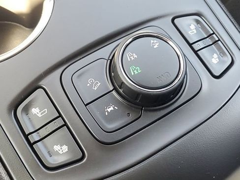 Used 2024 GMC Terrain SLE w/ Driver Convenience Package image 24