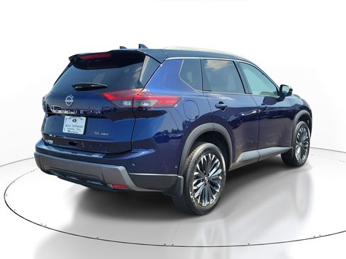 Used 2025 Nissan Rogue SL w/ Tech Package AWD/4WD image 4