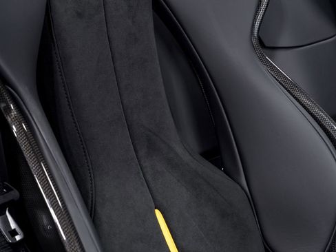 Used 2024 Ferrari SF90 Spider image 29