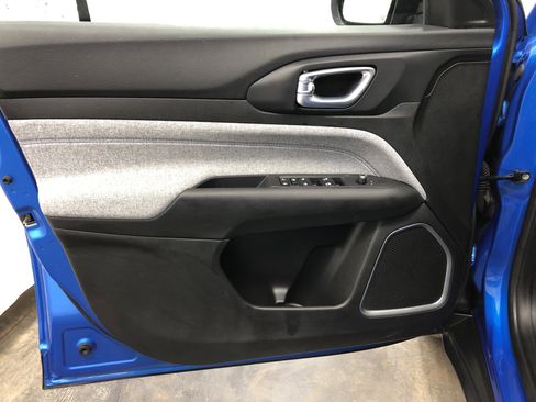 Certified 2023 Jeep Compass Latitude w/ Convenience Group image 16