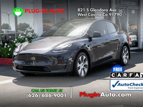 Used 2024 Tesla Model Y Long Range AWD/4WD image 1