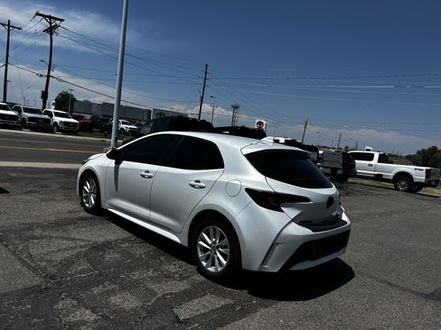 Used 2023 Toyota Corolla SE FWD image 3