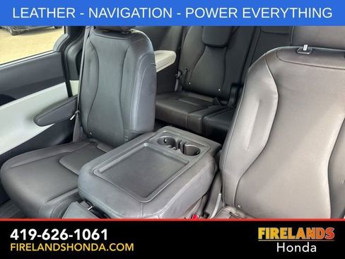 Used 2024 Kia Carnival EX FWD image 29