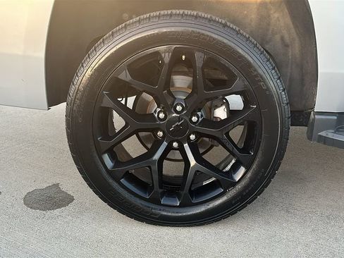 Used 2018 Chevrolet Tahoe LT RWD image 17