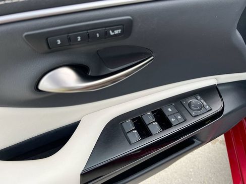 Certified 2024 Lexus ES 350 w/ Premium Package FWD image 11