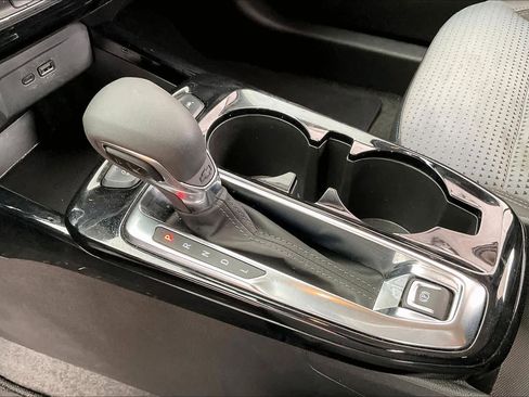 Certified 2025 Chevrolet Trax LT image 16