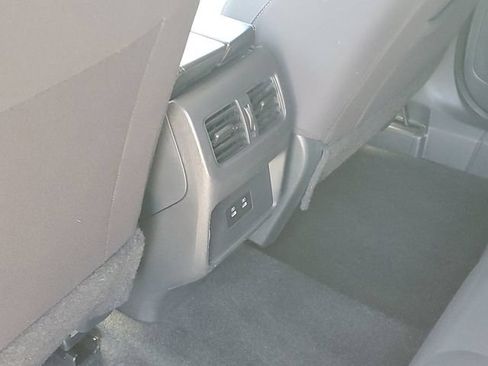 Used 2025 Nissan Rogue SV FWD image 16