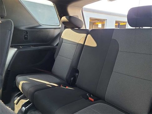 Used 2023 Chevrolet Traverse LT image 25