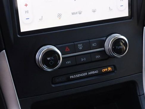 Certified 2024 Ford Edge SEL image 17