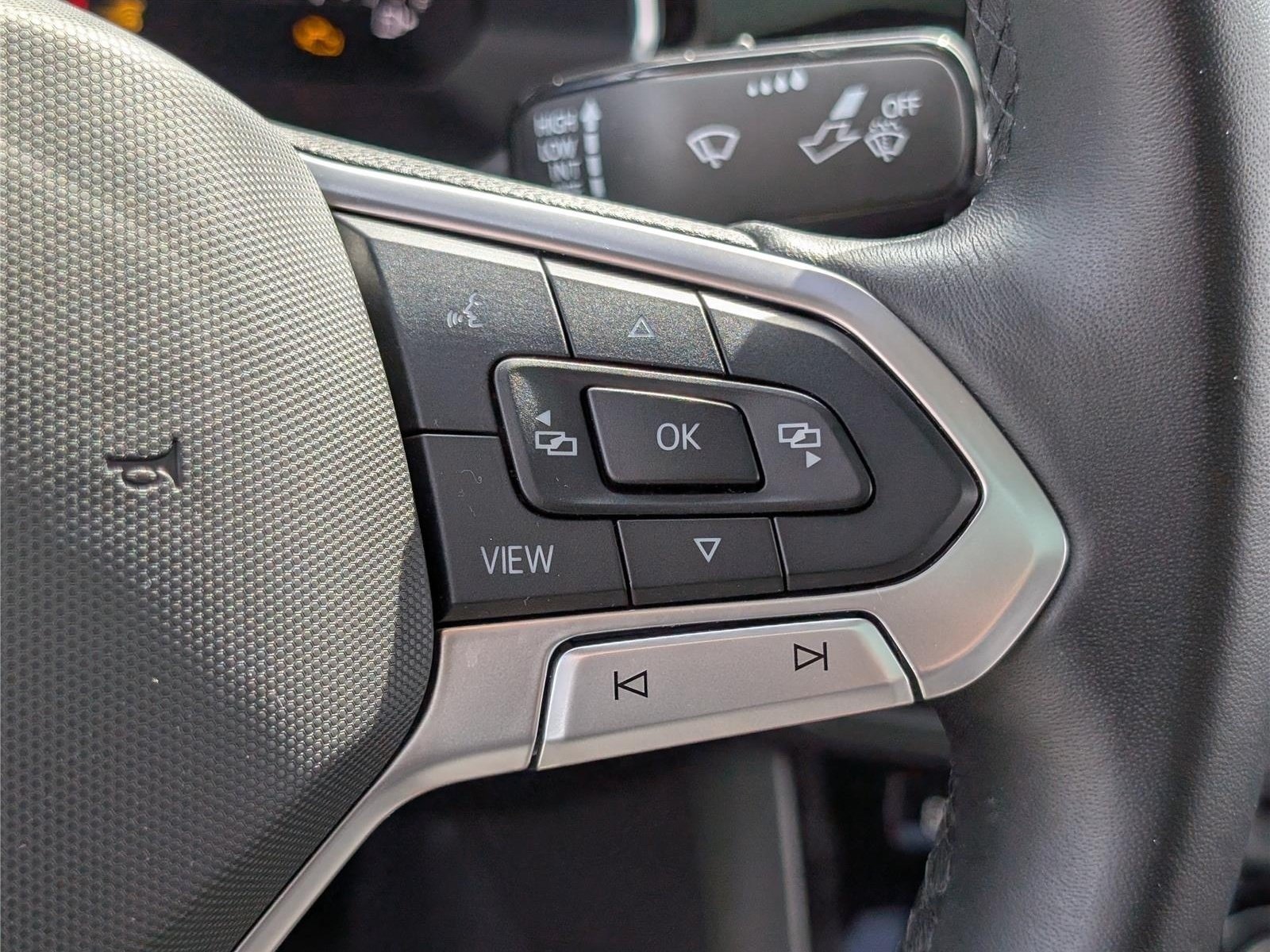 Used 2023 Volkswagen Jetta SE w/ Panoramic Sunroof Package FWD image 23