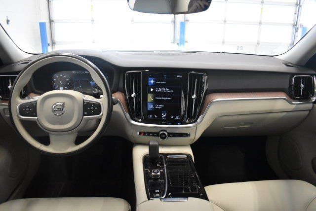 Used 2022 Volvo S60 T8 R-Design Expression w/ Premium Package AWD/4WD image 5