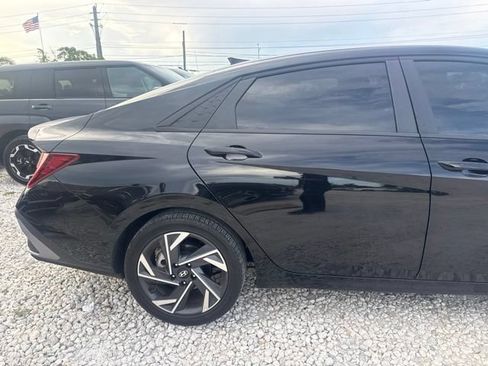 Used 2025 Hyundai Elantra Sport FWD image 5