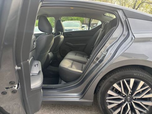 Used 2025 Nissan Altima 2.5 SV image 24