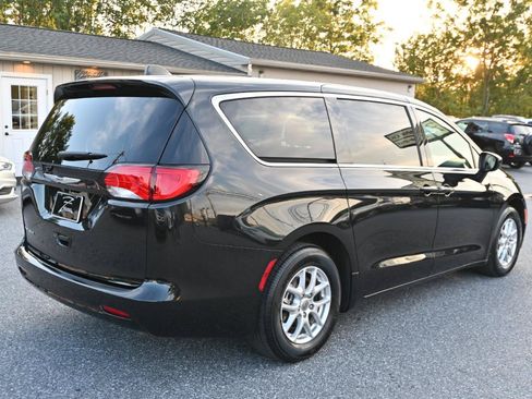Used 2021 Chrysler Voyager LX FWD image 11
