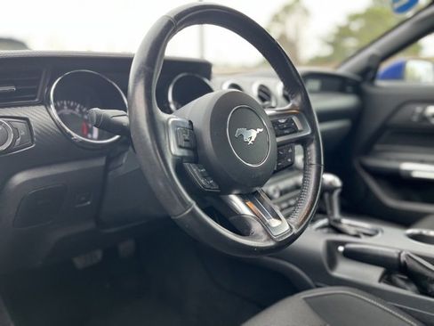 Used 2016 Ford Mustang Convertible image 20