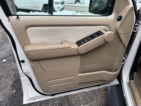 Used 2008 Ford Explorer XLT image 10