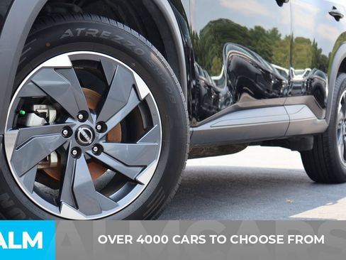 Used 2024 Nissan Rogue SV FWD image 2