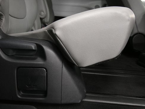 Used 2025 Toyota Sienna XLE FWD image 27