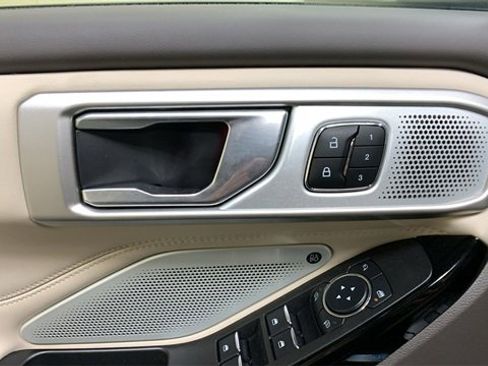 Certified 2023 Ford Explorer Platinum w/ Technology Package image 34