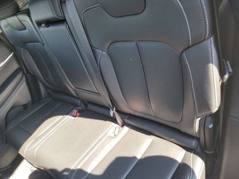 Used 2023 Jeep Grand Cherokee Limited AWD/4WD image 19
