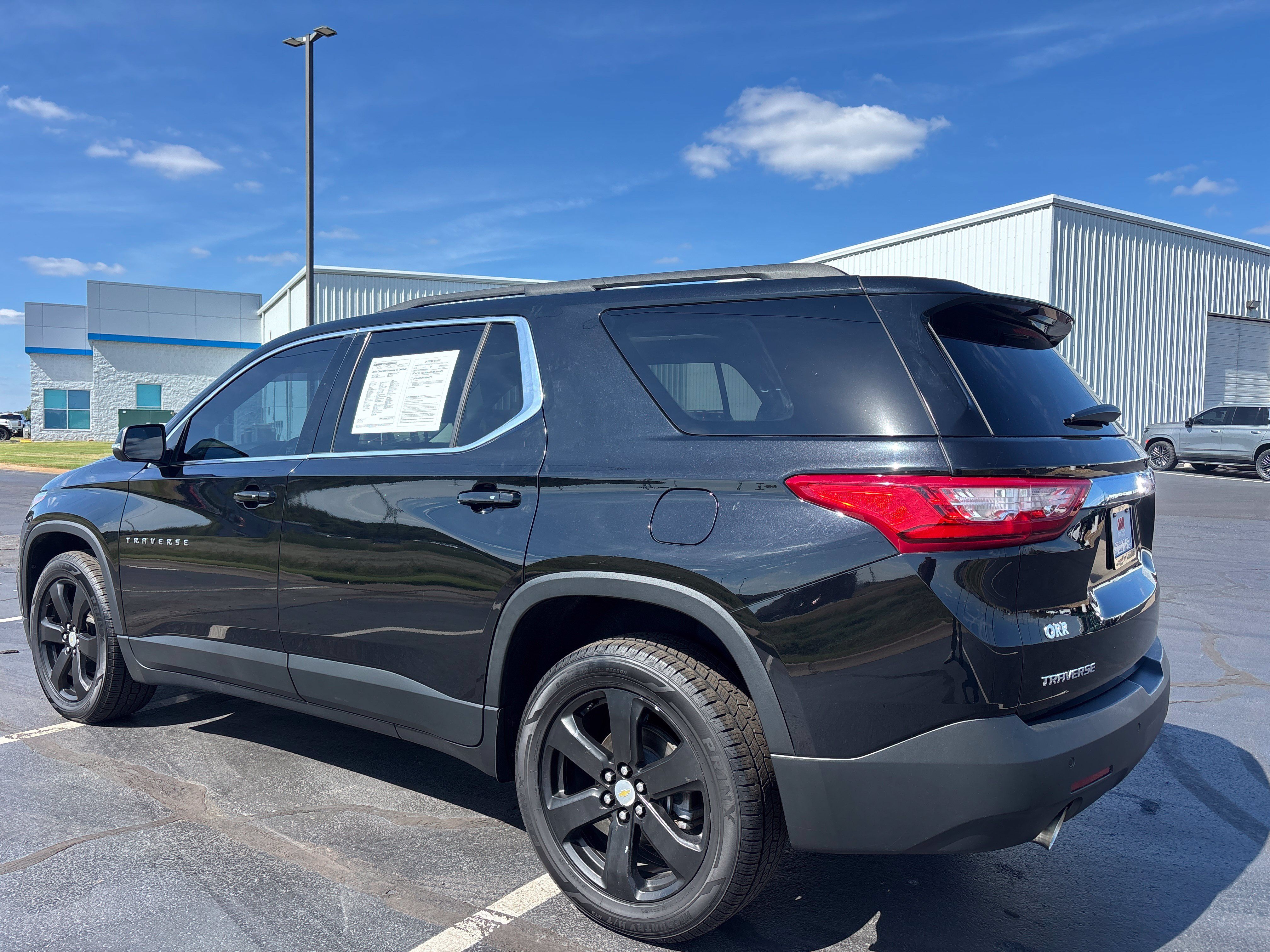 Used 2021 Chevrolet Traverse LT w/ LT Premium Package FWD image 4