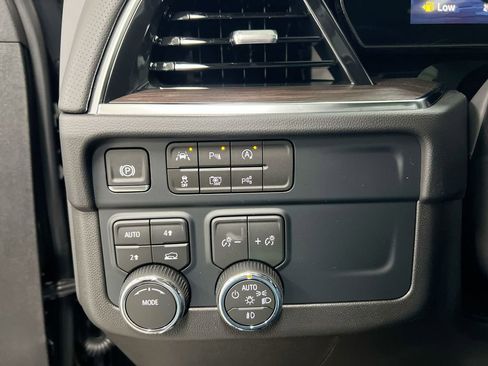 New 2026 Chevrolet Suburban Premier AWD/4WD image 19