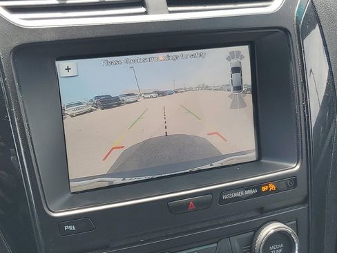 Used 2017 Ford Explorer XLT w/ Equipment Group 202A AWD/4WD image 20