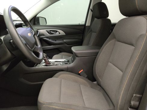 Used 2021 Chevrolet Traverse LS FWD image 17