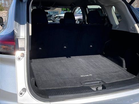 Used 2024 Nissan Rogue SV image 35